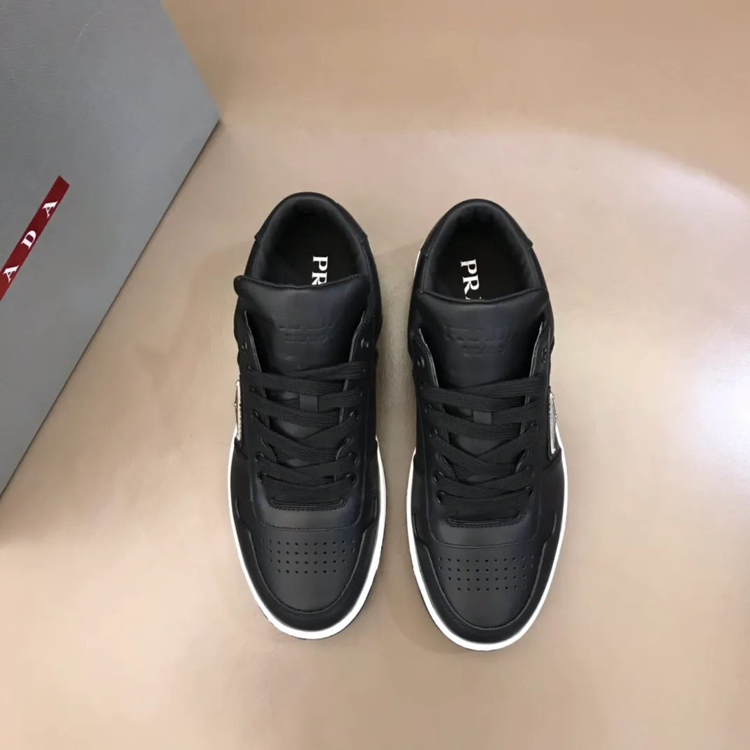 P380 Yuan 38-45 Prada Prada’s new men’s leather sports shoes, the highest version on the market, any comparison is welcome🆚! The original leather has excellent texture and is super high-end! Fetal sheep net lining imported from Italy, removable pad! Luxurious materials and fine workmanship, highly recommended!